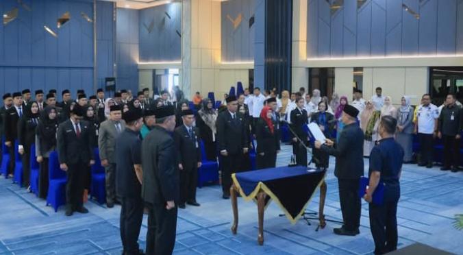 wawako-pekanbaru-lantik-42-asn-perkuat-birokrasi-berbasis-talenta-dan-kinerja